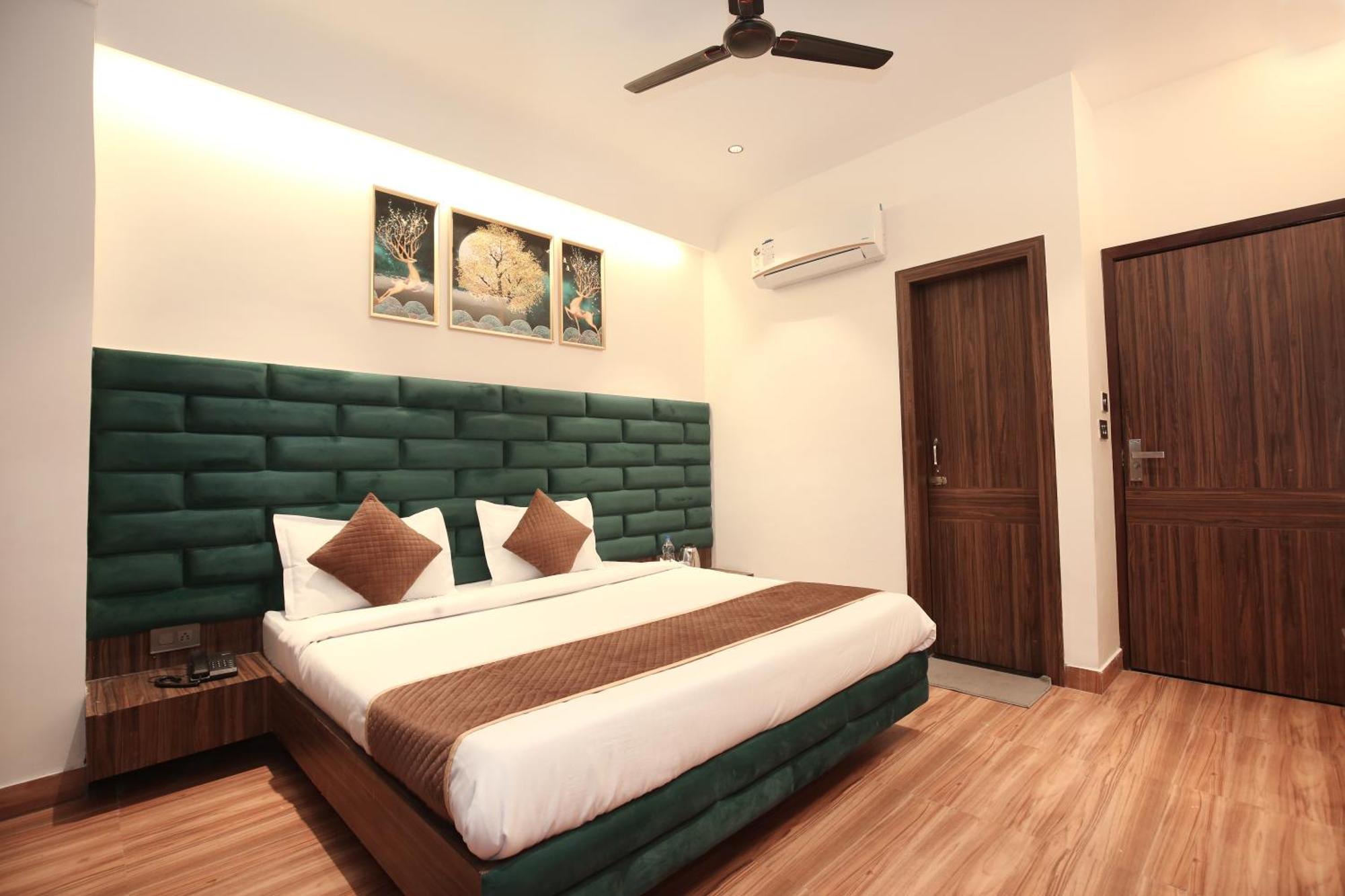 Park Plaza Near Golden Temple Hotel