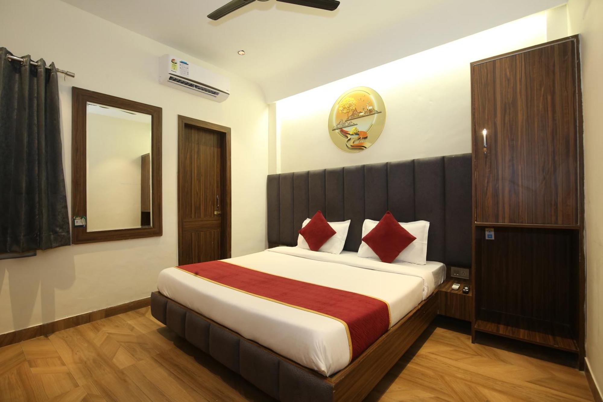 Park Plaza Near Golden Temple Hotel