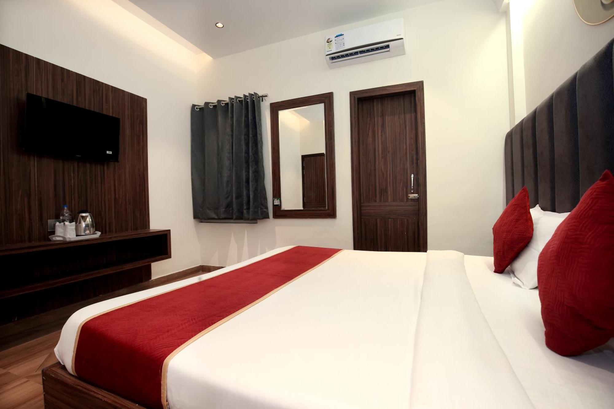 Park Plaza Near Golden Temple Hotel
